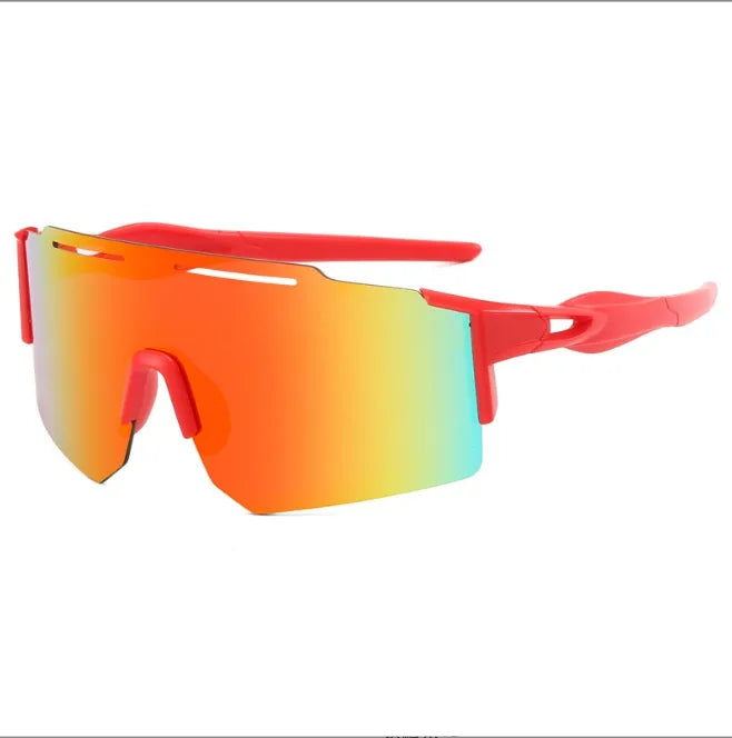 Lunettes de soleil - Kids rouges avec verres miroirs dégradés orange, jaune et bleu, style sport, vue de profil.