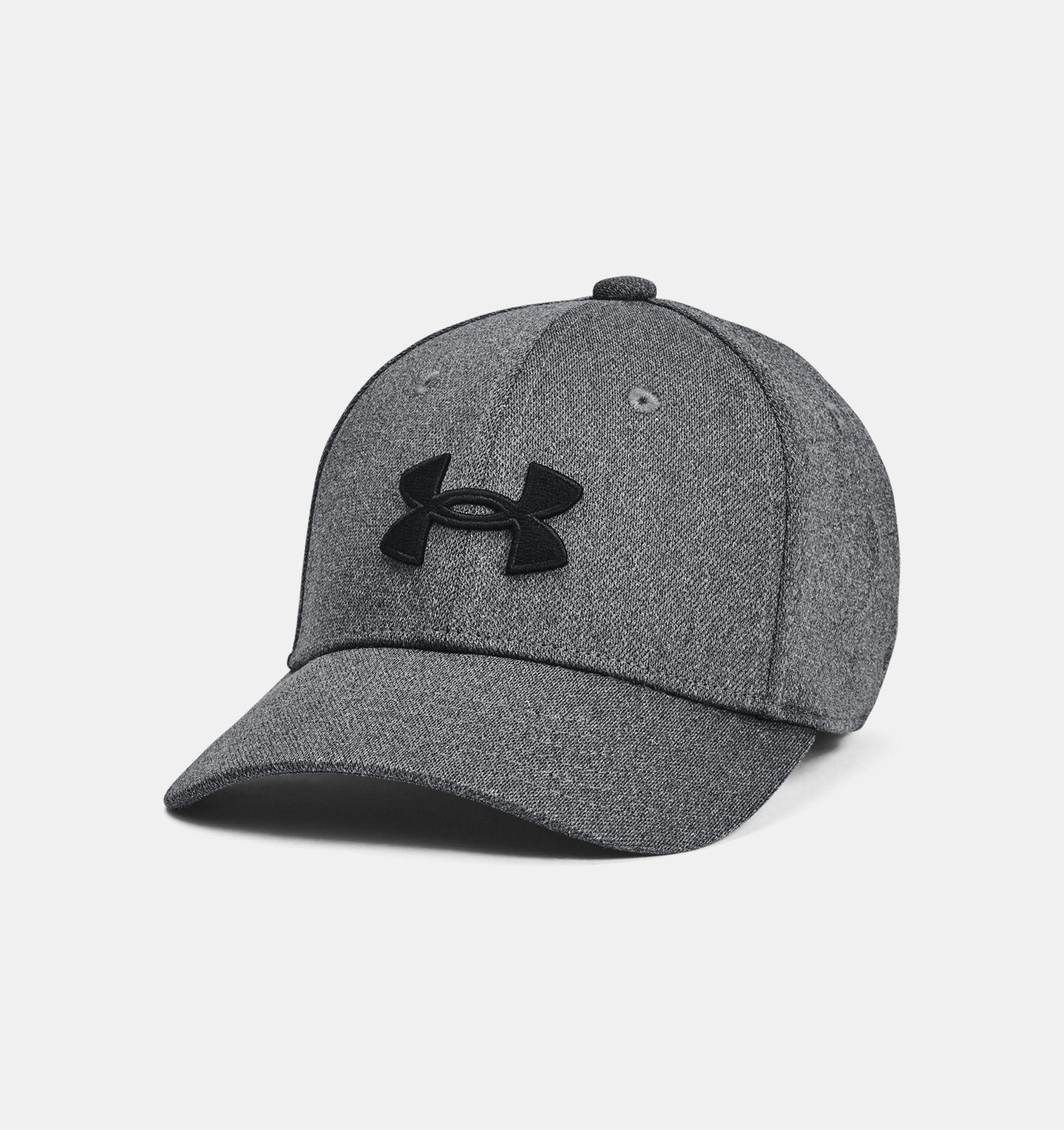 Casquette - UA Blitzing Under Armour grise texturée avec logo noir, style garçon, vue de face légèrement de côté.