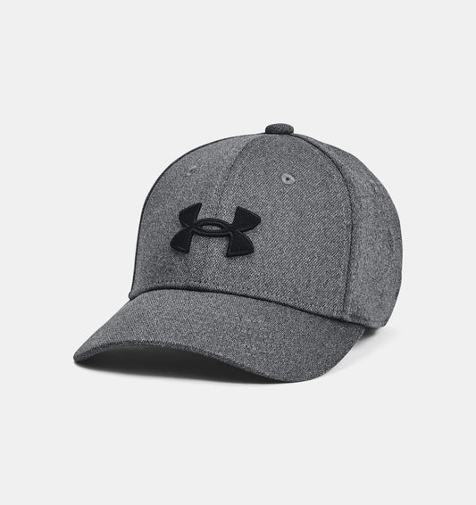 Casquette - UA Blitzing Under Armour grise texturée avec logo noir, style garçon, vue de face légèrement de côté.