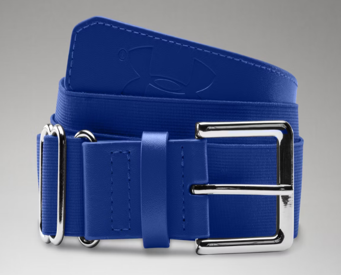 Ceinture de baseball - Under Armour bleue en élastique renforcé, boucle argentée, taille réglable, pour garçon, vue de côté.