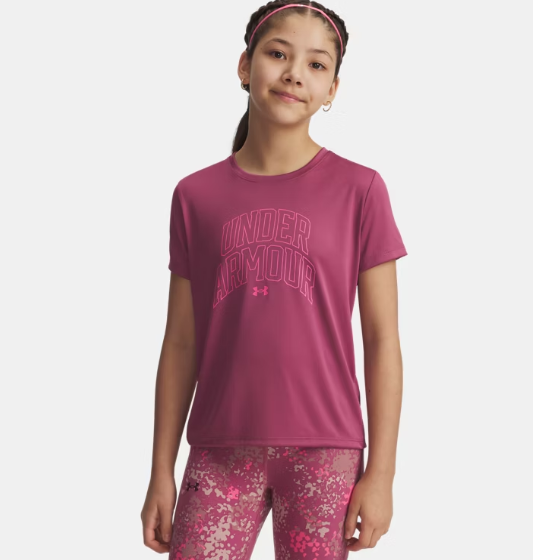 T-Shirt - Under Armour rose foncé en polyester, manches courtes, pour fille, porté sur mannequin, vue de face