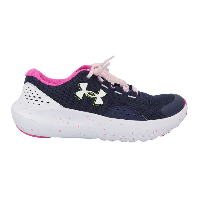 Espadrilles Surge 4 - Under Armour bleu marine et rose, mesh respirant, logo blanc, pour fille, vue de profil droit