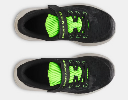 Espadrilles UA Pursuit 4 - Under Armour noires et vert fluo en mesh léger, semelle blanche, pour garçon, vue de dessus