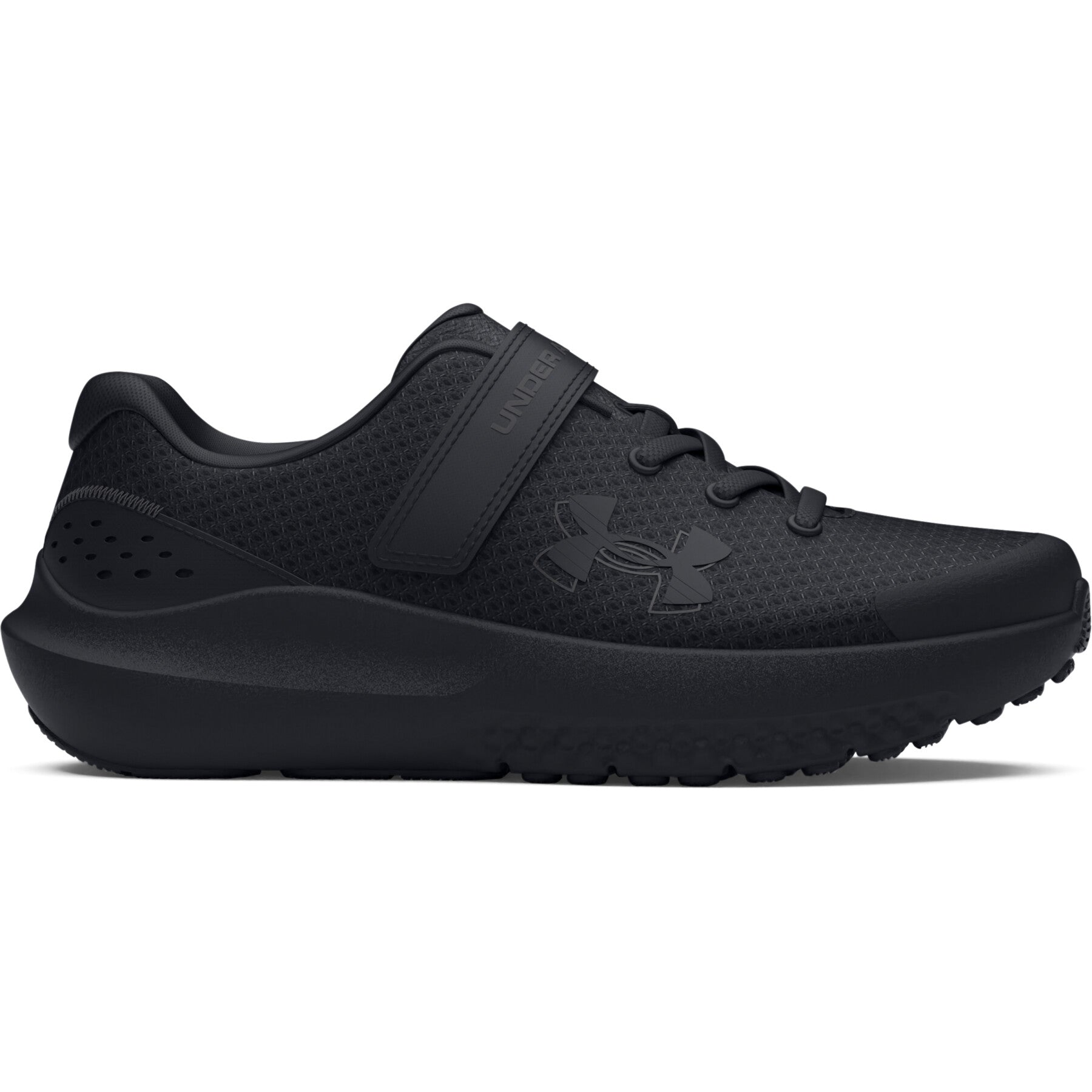 Espadrilles UA Surge 4 AC - Under Armour noires en maille légère avec fermeture à crochet, vue profil latéral droit adulte homme.