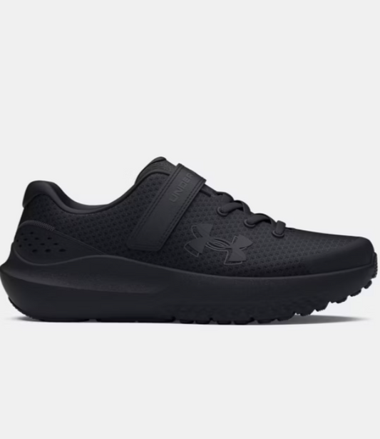 Espadrilles UA Surge 4 AC - Under Armour noires en maille respirante avec fermeture à crochet et boucle, vue de profil gauche