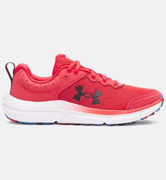 Espadrilles UA Assert 10 - Under Armour rouges en mesh avec renforts synthétiques, semelle blanche, pour garçon, vue de profil droit
