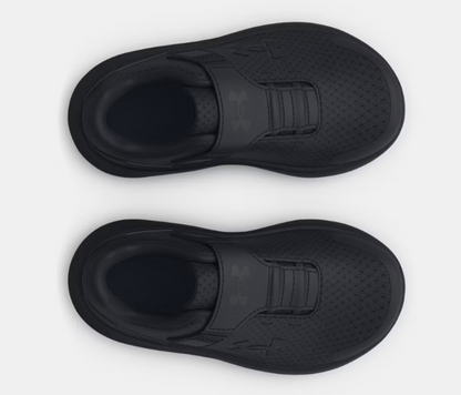 Espadrilles Surge 4 AC - Under Armour noires en mesh respirant, bride scratch, pour garçon, vue de dessus