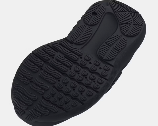 Espadrilles Surge 4 AC - Under Armour semelle noire en caoutchouc à motif adhérent, vue de dessous, pour garçon