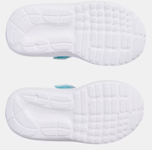Espadrilles UA Surge 4 AC - Under Armour vue des semelles blanches pour enfant avec détails d'adhérence en caoutchouc