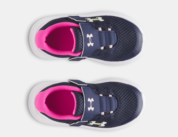 Espadrilles UA Surge 4 AC - Under Armour bleu marine et rose, mesh léger, sangle autoagrippante, pour enfant, vue de dessus