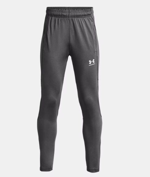 Pantalon Challenger - Under Armour gris foncé en tissu extensible, taille élastique, style sport, pour garçon, vue de face.