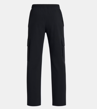 Pantalon Icon - Under Armour noir avec poches cargo, tissu léger extensible, taille élastique, pour garçon, vue de face.