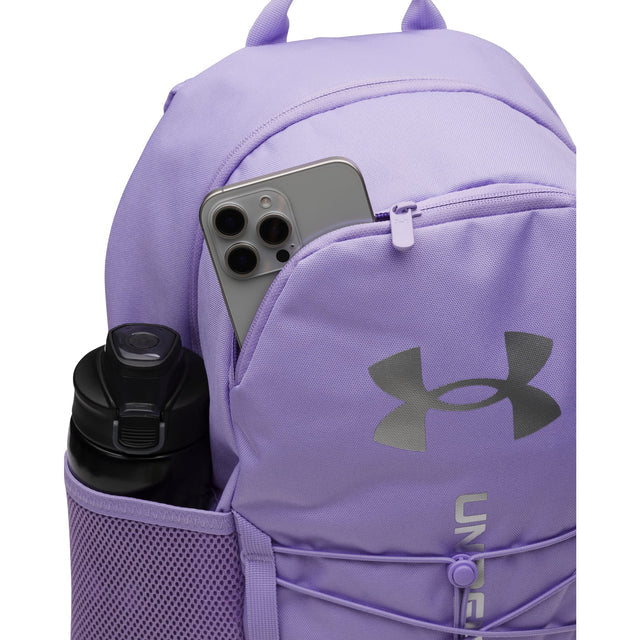 Sac à dos UA Hustle Sport 6.0 - Under Armour violet clair en polyester avec poches filet, vue gros plan sur compartiments avant.