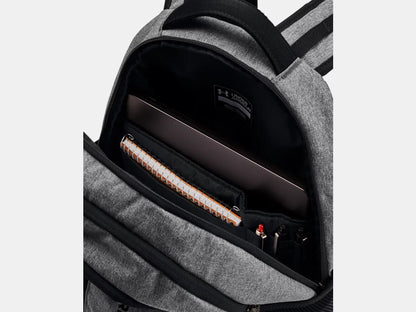 Sac à dos - Under Armour gris clair avec poche souple pour ordinateur portable, rangement intérieur, vue du compartiment ouvert