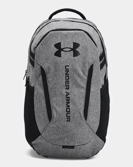 Sac à dos - Under Armour gris chiné avec détails noirs, poches latérales en mesh, style urbain, vue de face