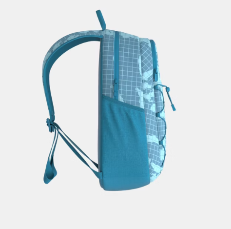 Sac à dos - Under Armour bleu clair à motifs camouflage blancs, bretelles réglables, panneau arrière rembourré, vue de profil gauche