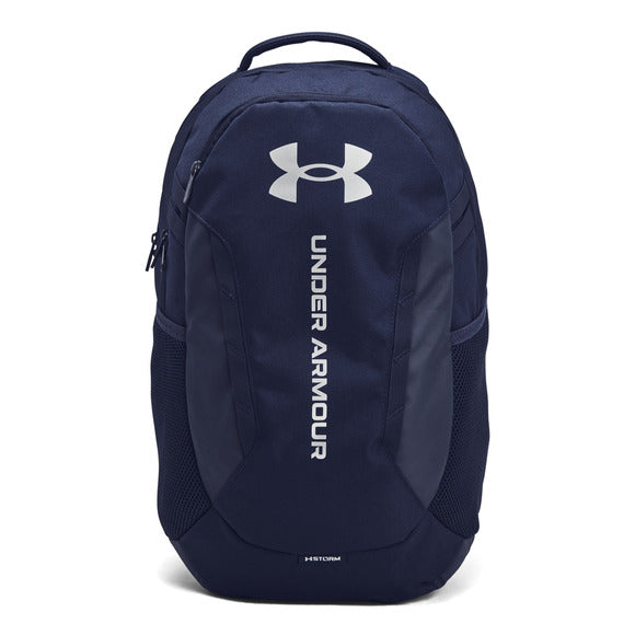 Sac à dos - Under Armour bleu marine en polyester déperlant, logo blanc, pour enfant, vue de face.