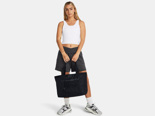 Sac - Under Armour noir en tissu, porté par femme adulte, vue de face, style sportif urbain, grand format 21,75 litres