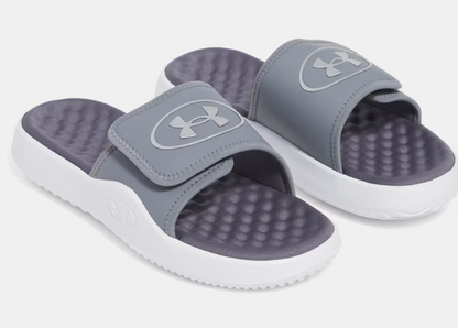 Sandales - UA Ignite Pro 8 Under Armour bleu gris et blanc, semelle mousse, bride ajustable, pour garçon, vue de face angle droit