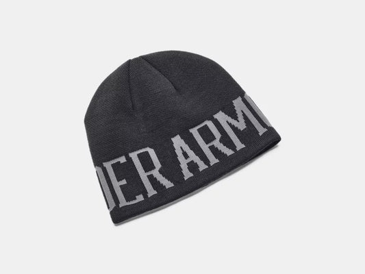Tuque d'hiver - Under Armour noire avec logo gris clair, tricot double épaisseur, vue de dessus angle léger