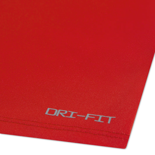 T-Shirt - Nike rouge en polyester 100% avec logo Dri-FIT, détail couture en gros plan, tissu technique respirant