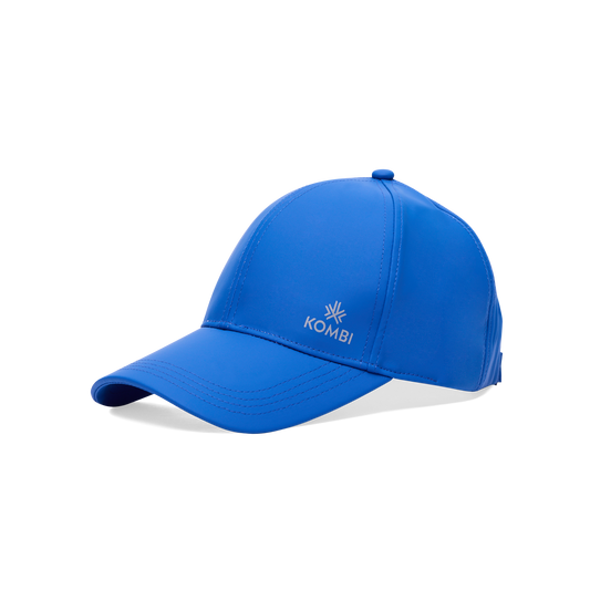 Casquette - Kombi bleu imperméable ajustable en matière synthétique, vue en léger profil gauche, fond transparent.