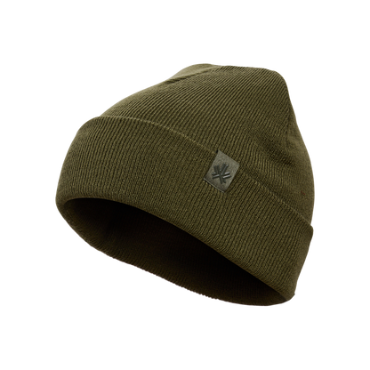 Tuque d'hiver - Kombi kaki en tricot côtelé avec revers et petit écusson, vue en angle, style classique, adulte.