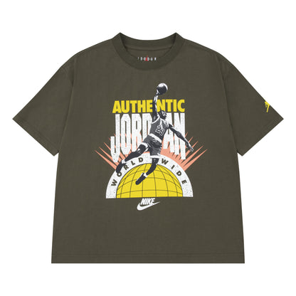 T-Shirt - Jordan kaki en coton avec impression joueur de basketball jaune et blanc, vue de face, style décontracté adulte.