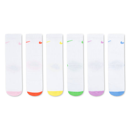 6 Paires de bas - Nike blanches à motifs colorés rose, orange, jaune, vert, violet et bleu, vue de face.
