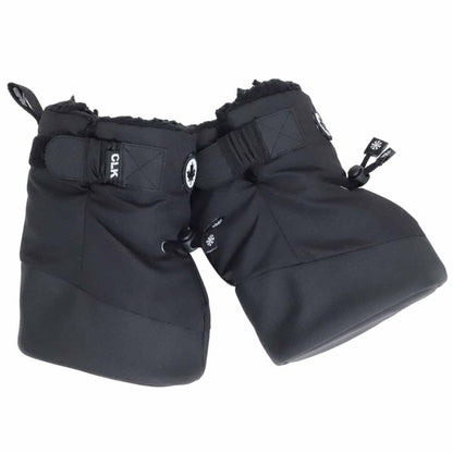 Bottes d'hiver - Calikids noires au style rembourré, avec poignets ajustables et cordons de serrage, vue de face en biais