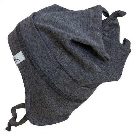Tuque Mi-Saison - Calikids en tissu noir chiné, style mi-saison pour enfant, vue de côté avec attaches réglables.