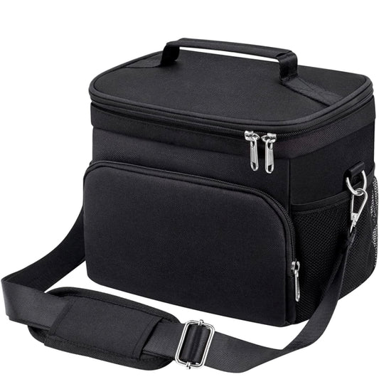 Boîte à lunch noire en tissu isolant, avec poignée et bandoulière réglable, vue de trois quarts, design fonctionnel adulte.
