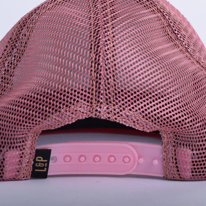 Casquette - L&P en maille rose avec sangle réglable plastique, vue détail arrière, pour enfant junior.