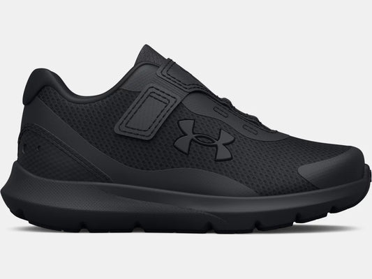 Espadrilles Surge - Under Armour noires en filet respirant avec fermeture à sangle, vue de côté, enfant garçon.