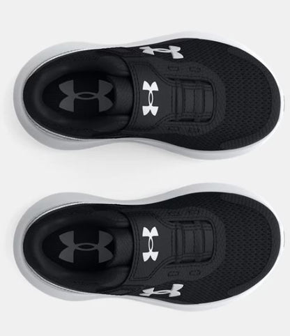 Espadrilles - Surge noires en filet respirant avec semelle blanche, détail logo blanc, vue de dessus, chaussure enfant.