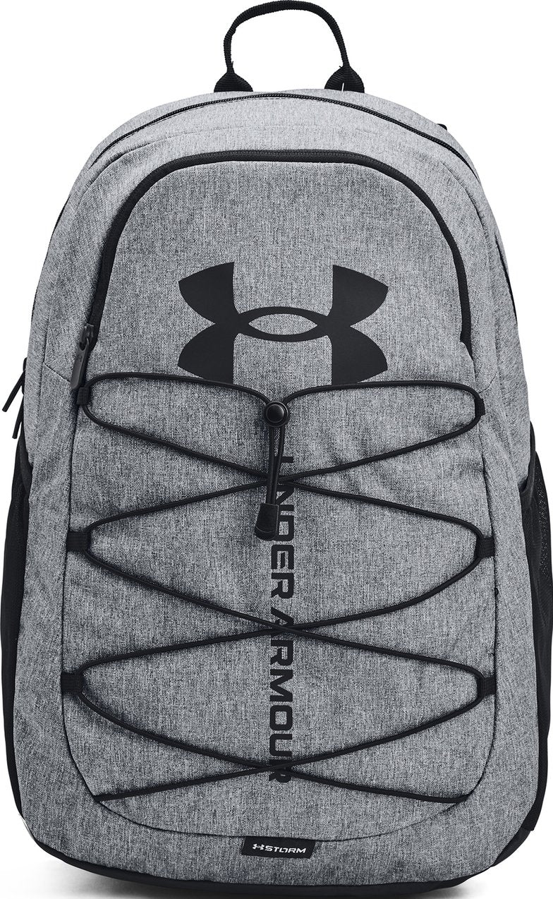 Sac à dos - Under Armour gris clair avec logo noir, tissu imperméable, vue de face, style urbain unisexe adulte.