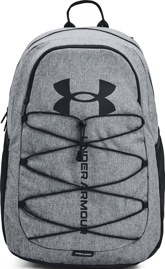 Sac à dos - Under Armour gris clair avec logo noir, tissu imperméable, vue de face, style urbain unisexe adulte.