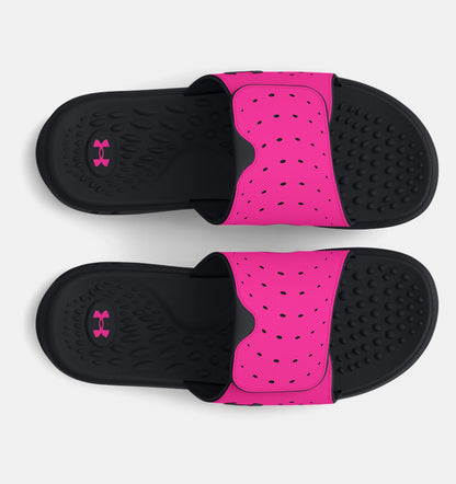 Sandales - Under Armour slides noires et roses avec strap perforé, semelle texturée, pour fille, vue de dessus.